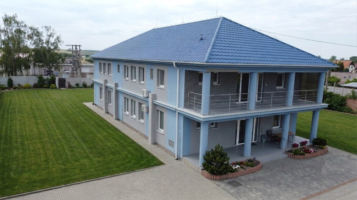 Komerčné objekty / priemyselný areál v meste Vráble (okres Nitra) — foto 2