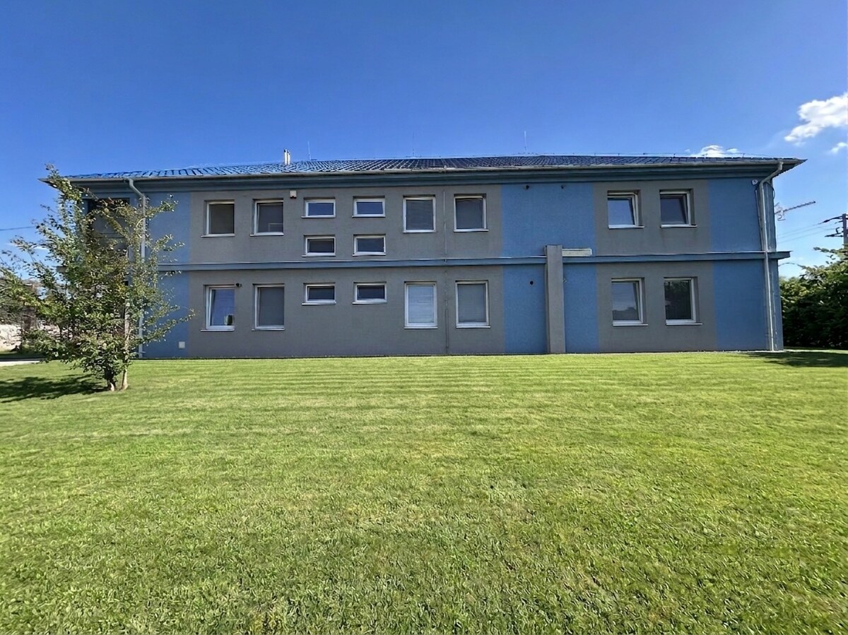 Komerčné objekty / priemyselný areál v meste Vráble (okres Nitra) — foto 5