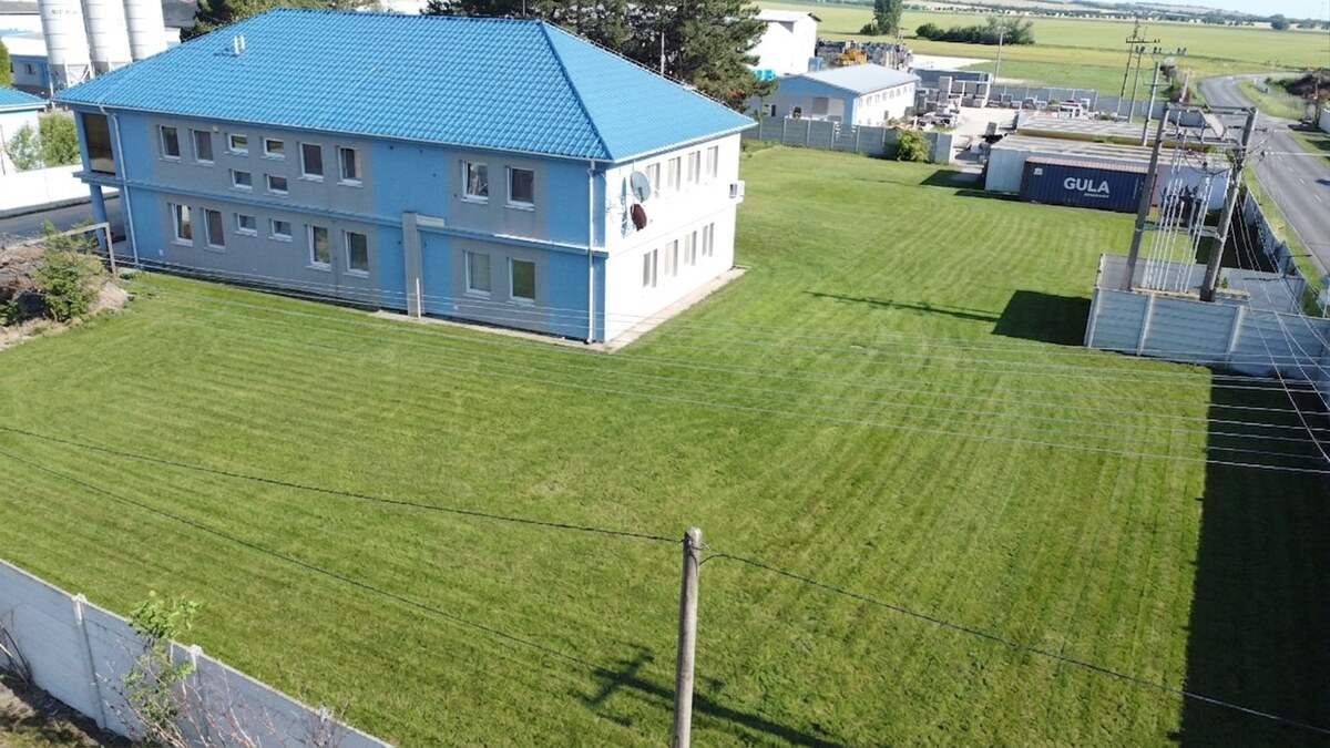 Komerčné objekty / priemyselný areál v meste Vráble (okres Nitra) — foto 6