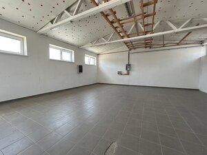 Komerčné objekty / priemyselný areál v meste Vráble (okres Nitra) — foto 14