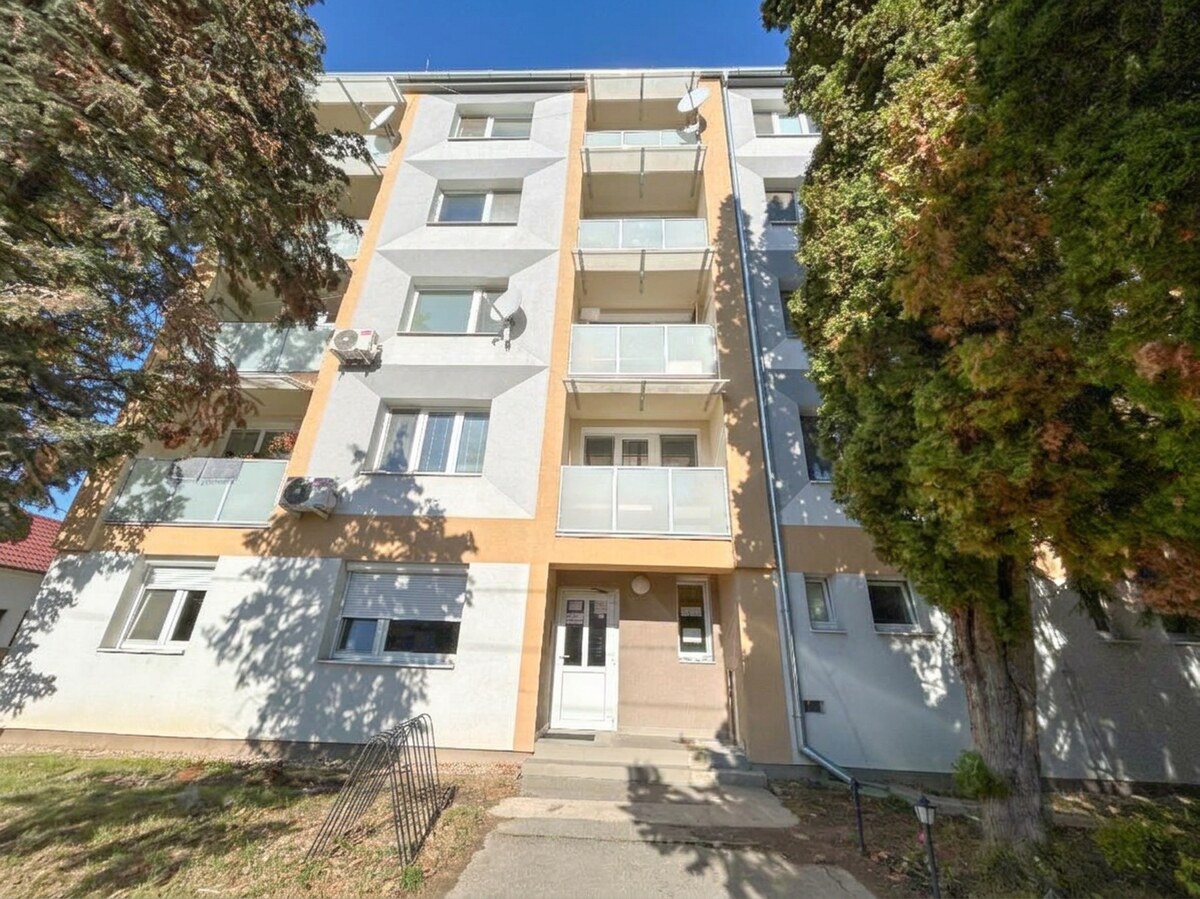 2 izbový byt s balkónom v blízkosti centra Želiezovce - Fučíkova — foto 17