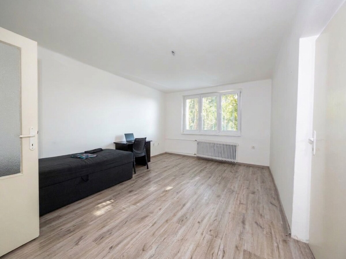 2 izbový byt s balkónom v blízkosti centra Želiezovce - Fučíkova — foto 5