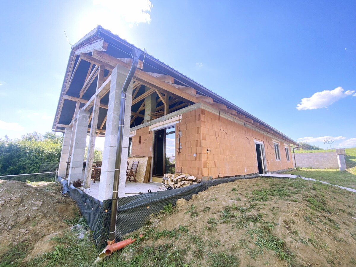 4 izbový bungalov na samote s pozemkom 3532 m2.Kolíňany Baratske majer — foto 3