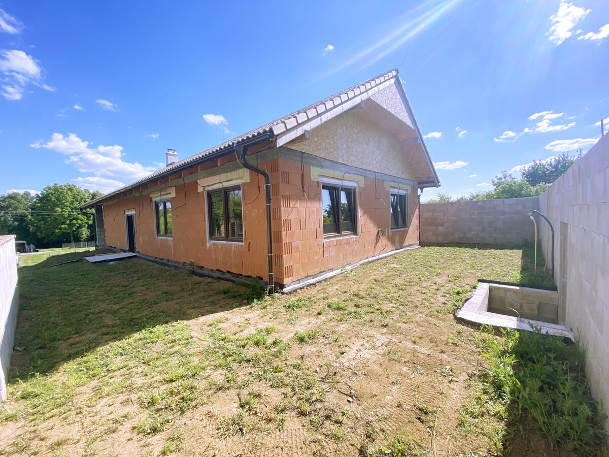 4 izbový bungalov na samote s pozemkom 3532 m2.Kolíňany Baratske majer — foto 5