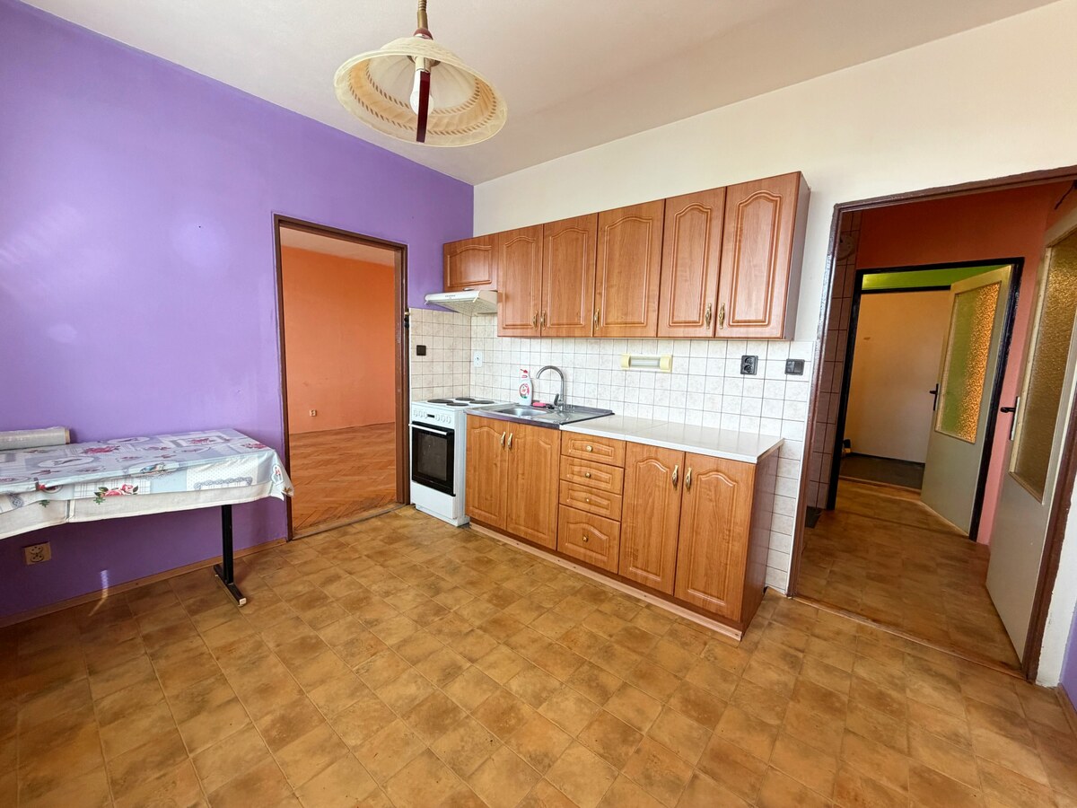 Na predaj 3-izbový byt vhodný na rekonštrukciu, Lúky, Vráble, 75m2 — foto 2