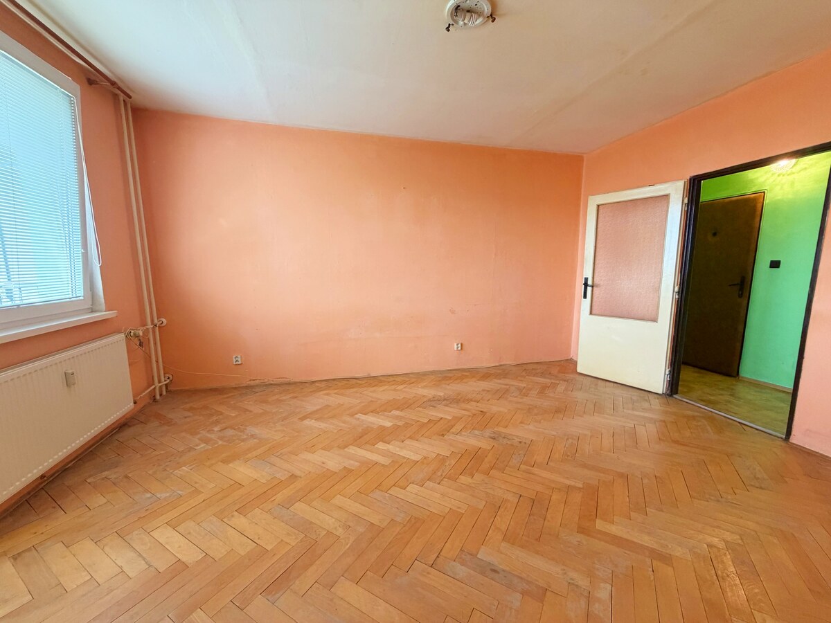 Na predaj 3-izbový byt vhodný na rekonštrukciu, Lúky, Vráble, 75m2 — foto 3
