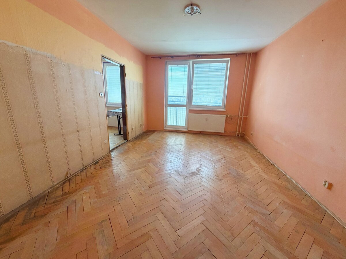 Na predaj 3-izbový byt vhodný na rekonštrukciu, Lúky, Vráble, 75m2 — foto 4