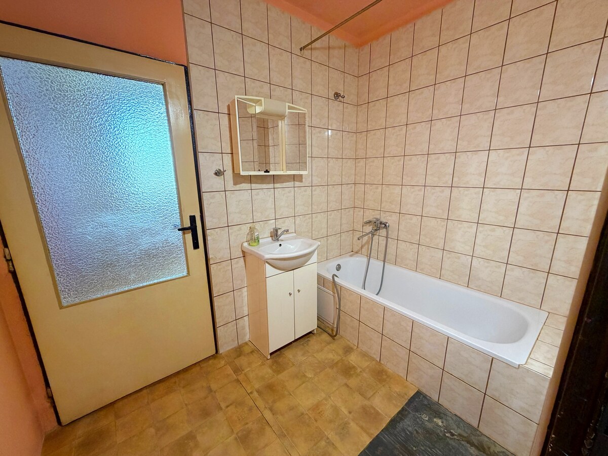 Na predaj 3-izbový byt vhodný na rekonštrukciu, Lúky, Vráble, 75m2 — foto 9