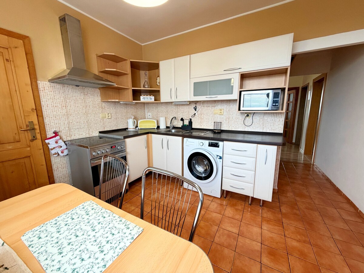Ponúkam na predaj 4-izbový byt vo výbornej lokalite, Lúky, Vráble, 84m