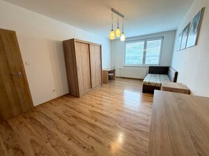 Ponúkam na predaj 4-izbový byt vo výbornej lokalite, Lúky, Vráble, 84m — foto 4