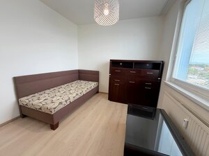 Ponúkam na predaj 4-izbový byt vo výbornej lokalite, Lúky, Vráble, 84m — foto 8