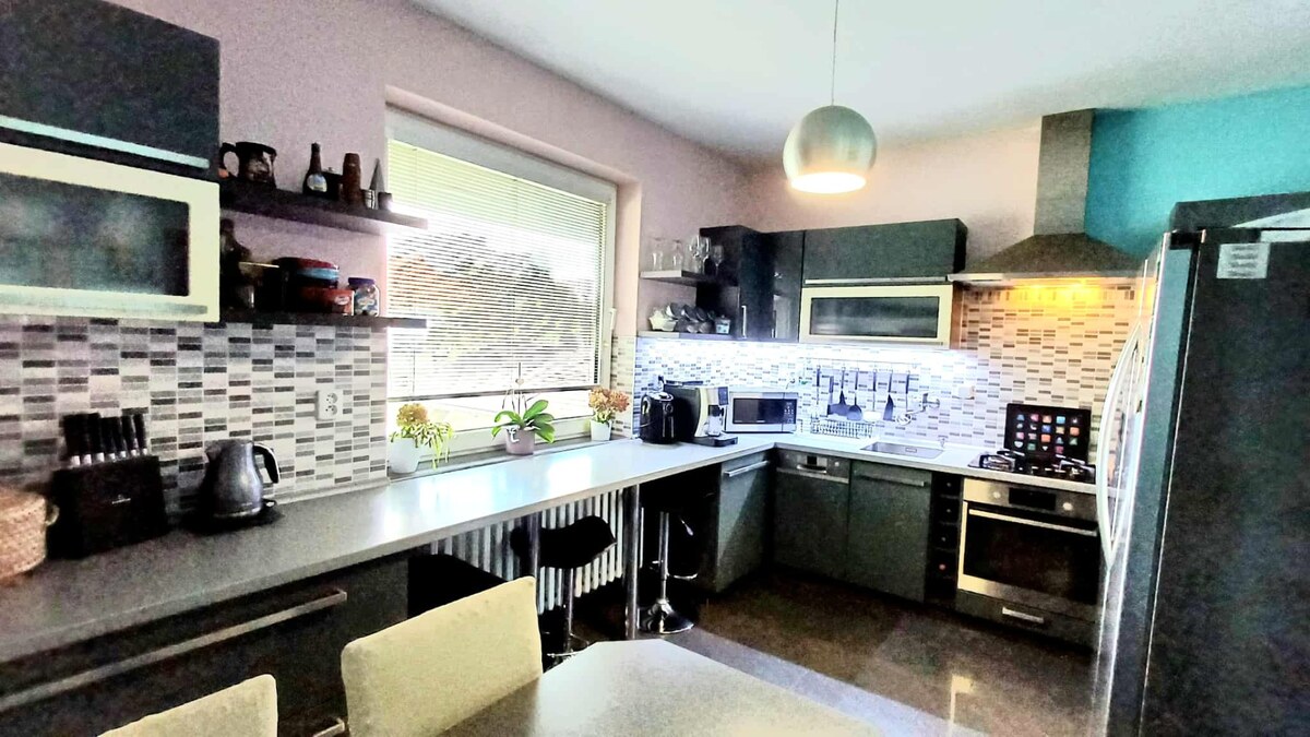 Na predaj veľký RD v krásnom prostredí - Kolíňany — foto 8