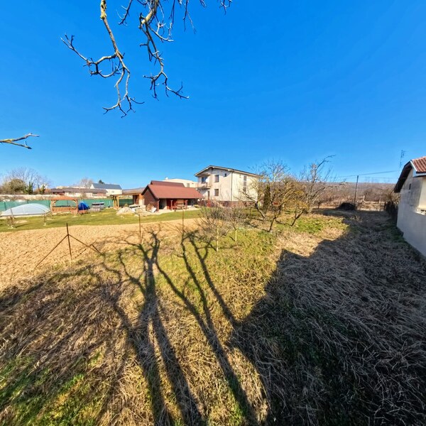 Stavebný pozemok 624 m² v tichej lokalite na skok od Nitry !