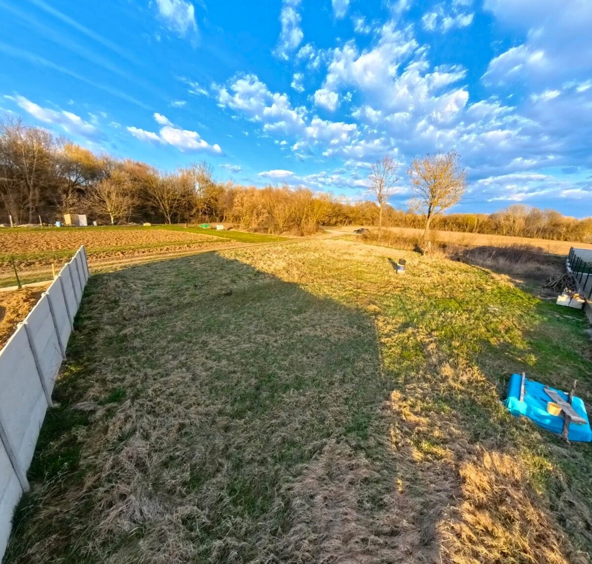 Široký, stavebný pozemok v Jelenci s dvoma prístupmi  !! — foto 4