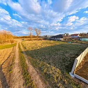 Široký, stavebný pozemok v Jelenci s dvoma prístupmi  !! — foto 5