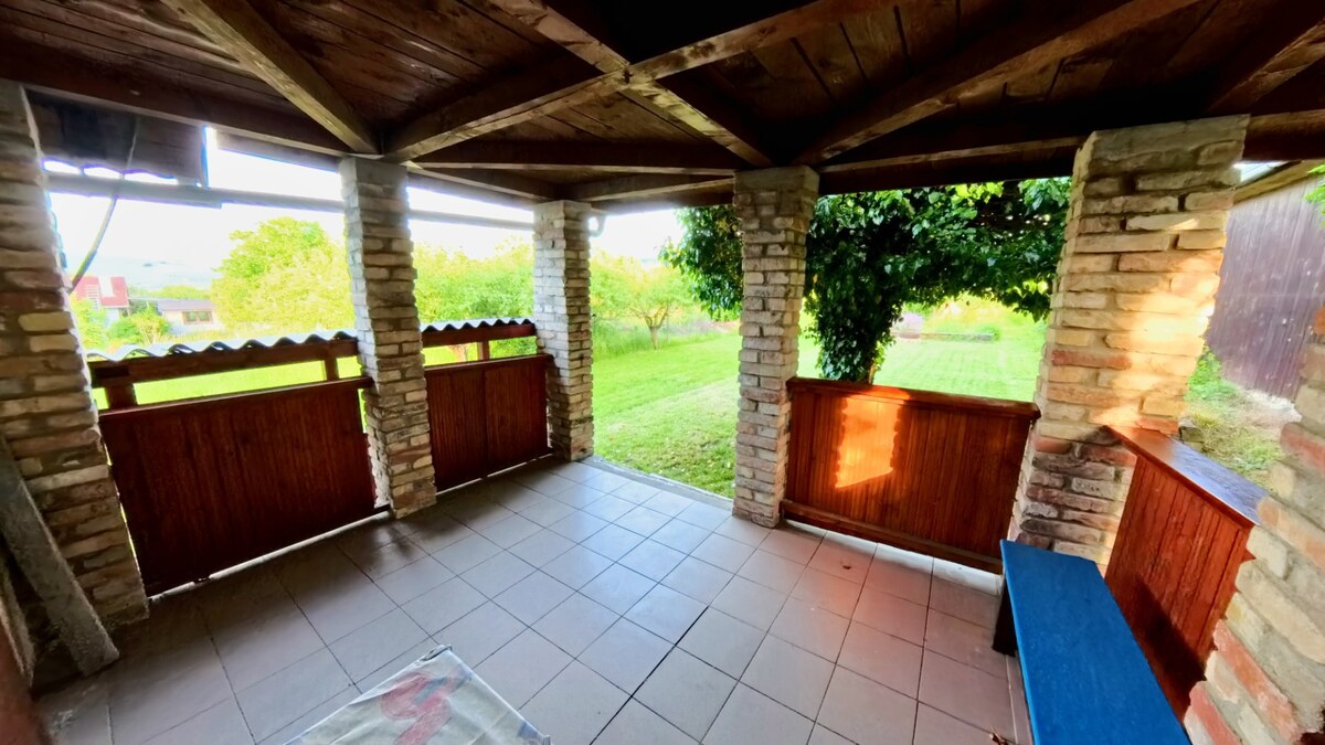 Romantická chatka v srdci vinohradov – Podhorany — foto 8
