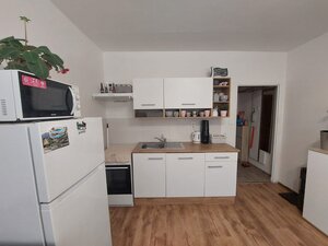 KOMPLETNE PREROBENÁ GARSÓNKA + PIVNICA: Nitra – Chrenová ! — foto 3