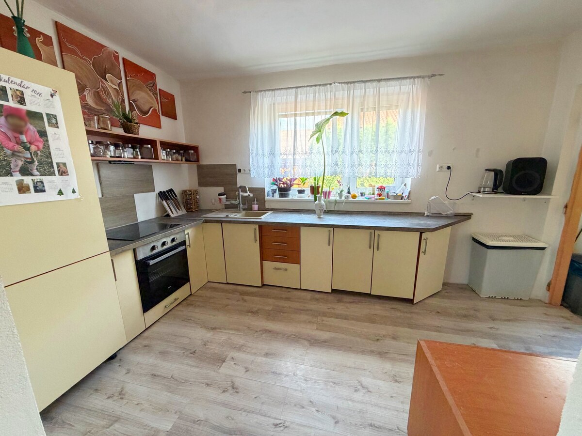 EXKLUZÍVNE Na predaj 4i rodinný dom, Jelšovce, pozemok 1122 m2 — foto 2
