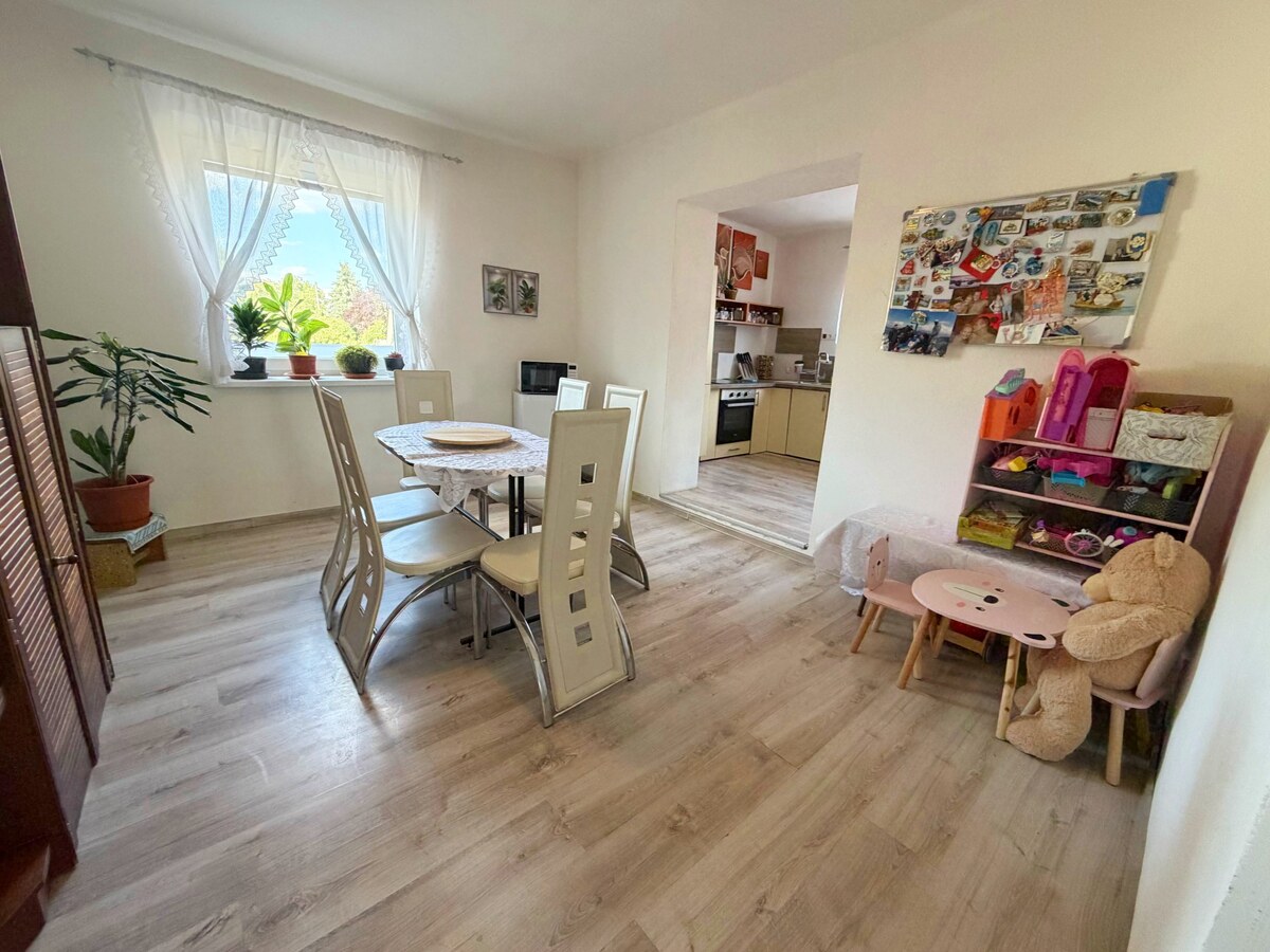 EXKLUZÍVNE Na predaj 4i rodinný dom, Jelšovce, pozemok 1122 m2 — foto 3
