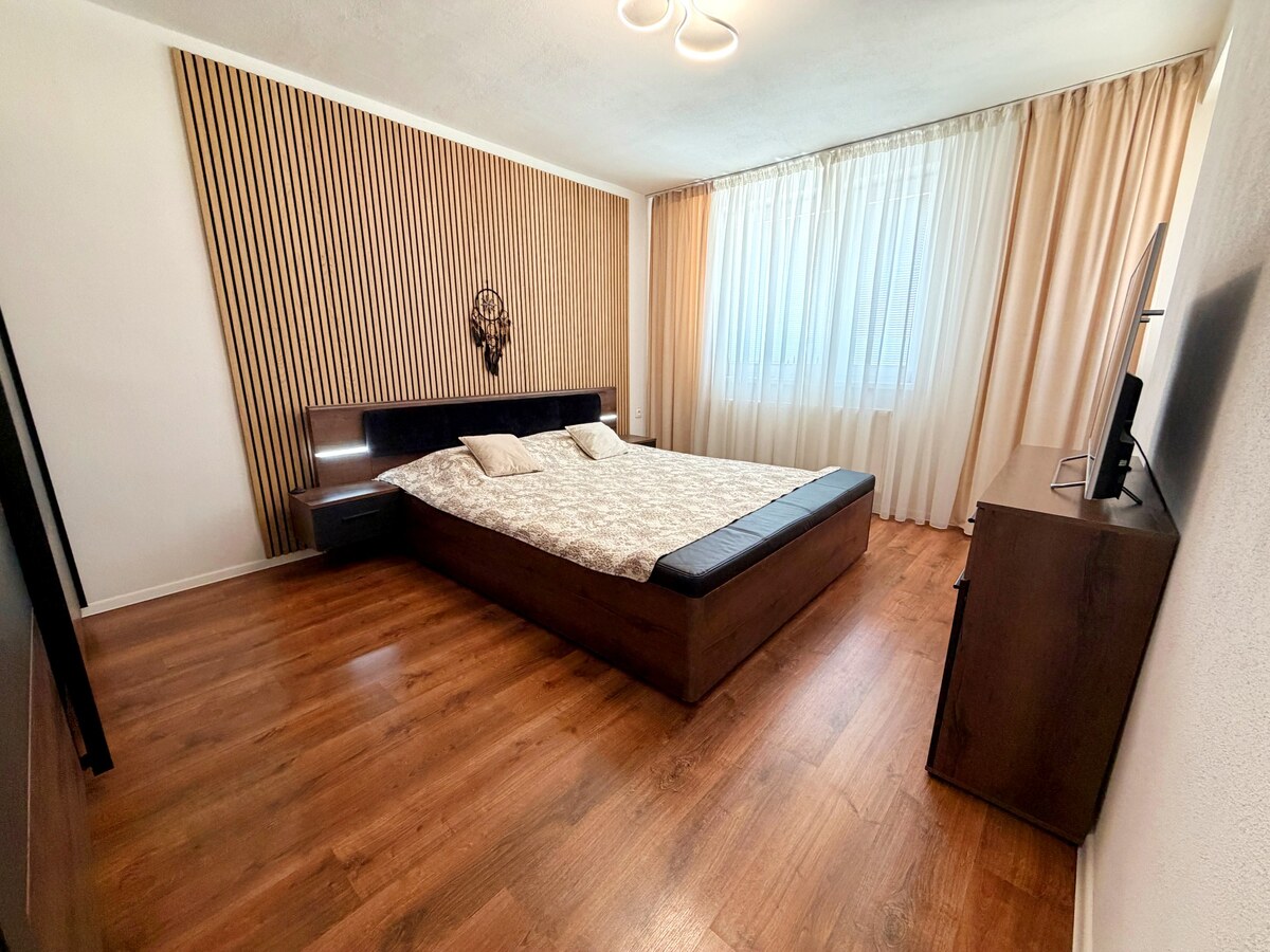 Ponúkam na predaj veľký 4i rodinný dom v tichej slepej ulici — foto 6