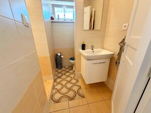 Ponúkam na predaj veľký 4i rodinný dom v tichej slepej ulici — foto 16