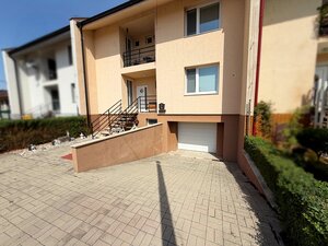 Ponúkam na predaj veľký 4i rodinný dom v tichej slepej ulici — foto 8