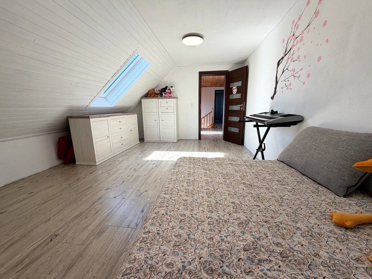 Na predaj 5i rodinný dom vo Vrábľoch, pozemok 1020m2, blízko centra — foto 9