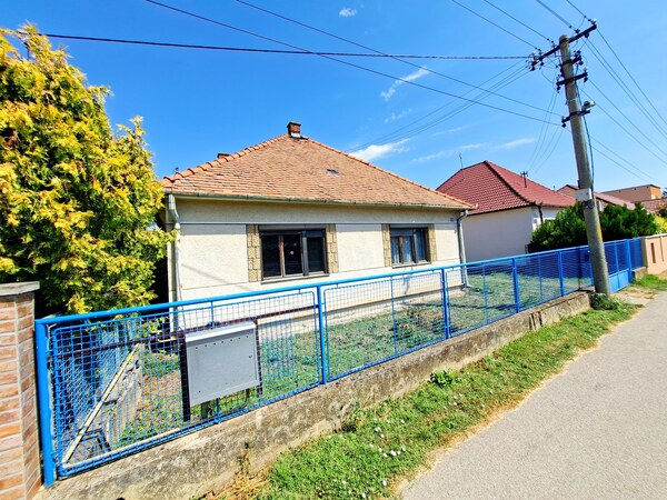 EXKLUZÍVNE Na predaj 3i rodinný dom, Dyčka - Vráble, pozemok 790m2