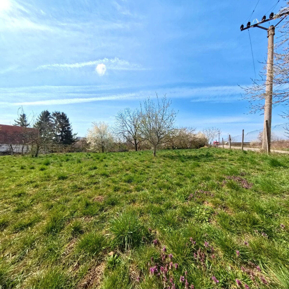NA PREDAJ STAVEBNÝ POZEMOK V LUŽIANKACH 660m2 — foto 6