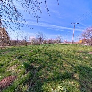 NA PREDAJ STAVEBNÝ POZEMOK V LUŽIANKACH 660m2 — foto 3