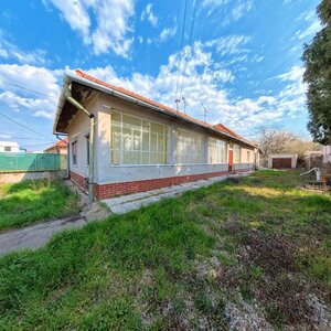 NA PREDAJ 5 izbový rodinný dom s pozemkom 1056m2  v meste Vráble. — foto 2