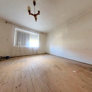 NA PREDAJ 5 izbový rodinný dom s pozemkom 1056m2  v meste Vráble. — foto 5