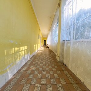 NA PREDAJ 5 izbový rodinný dom s pozemkom 1056m2  v meste Vráble. — foto 8