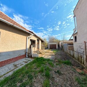 NA PREDAJ 5 izbový rodinný dom s pozemkom 1056m2  v meste Vráble. — foto 9