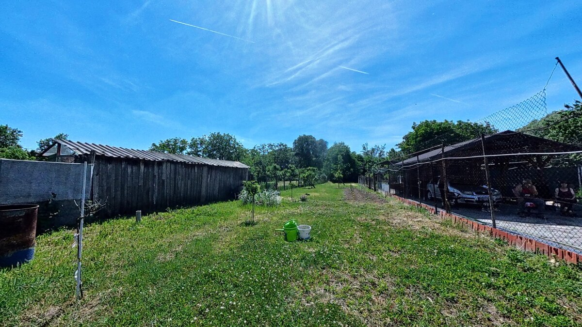 NA PREDAJ DVOJ DOM V CENTRE VRÁBEĽ SO ZÁHRADOU 975m2 — foto 18