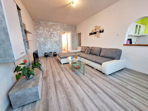 EXKLUZÍVNE Ponúkam na predaj prerobený 3 izbový byt, Vráble, Lúky — foto 1