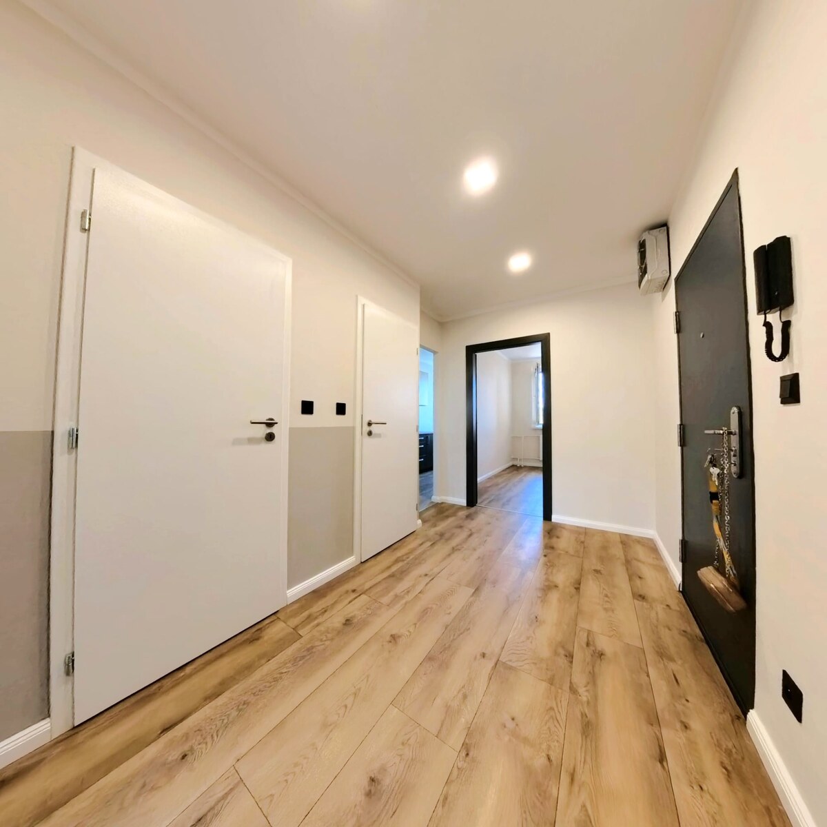 Kompletne zrekonštruovaný 3 izbový byt, pripravený na okamžité bývanie — foto 2