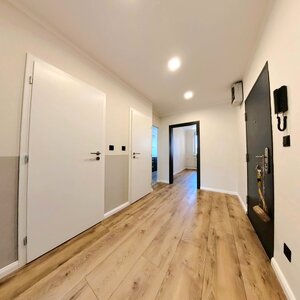 Kompletne zrekonštruovaný 3 izbový byt, pripravený na okamžité bývanie — foto 2