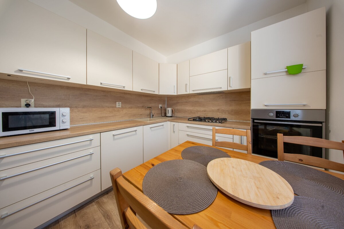 Moderný 1-izbový byt bez ďalších investícií, 42 m², balkón, klíma...