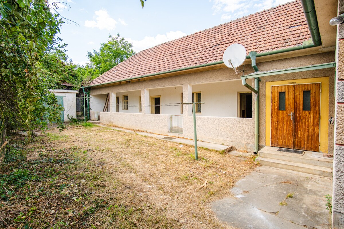 Stavebný pozemok 2800 m² s rodinným domom a všetkými IS – Kapince — foto 4
