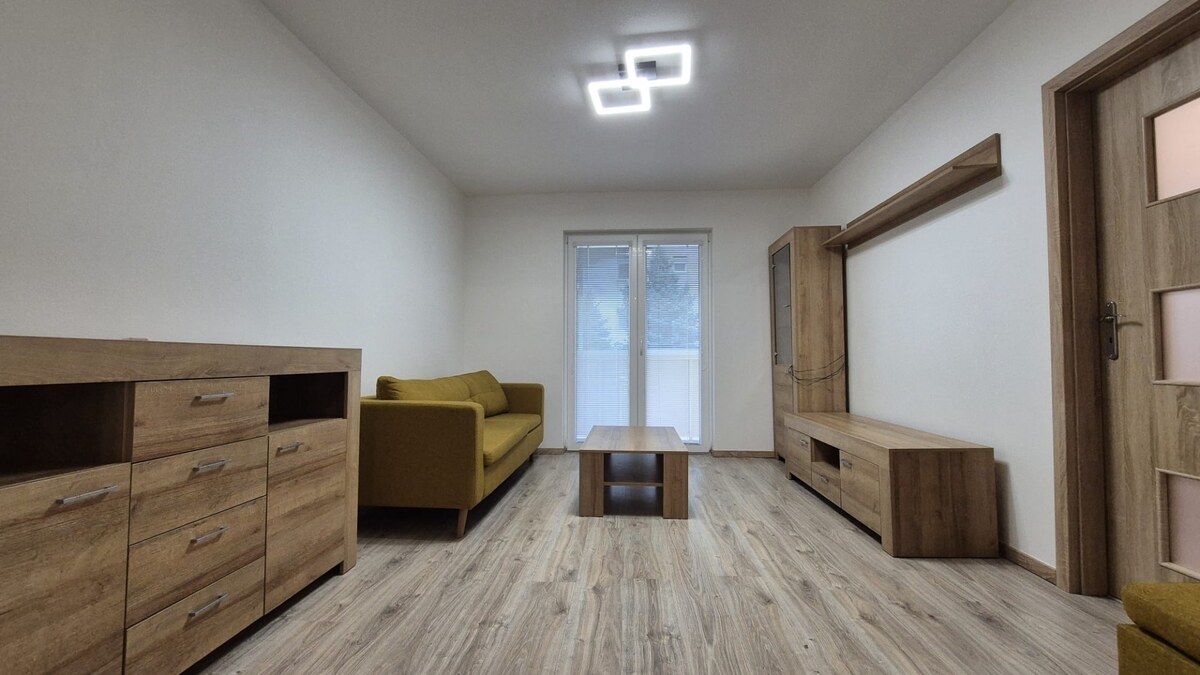 TOP 2i byt na Kalvárii: Nový nábytok, balkón, parkovanie–voľný ihneď ! — foto 4
