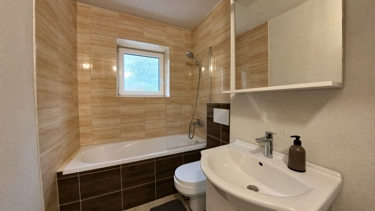 TOP 2i byt na Kalvárii: Nový nábytok, balkón, parkovanie–voľný ihneď ! — foto 9