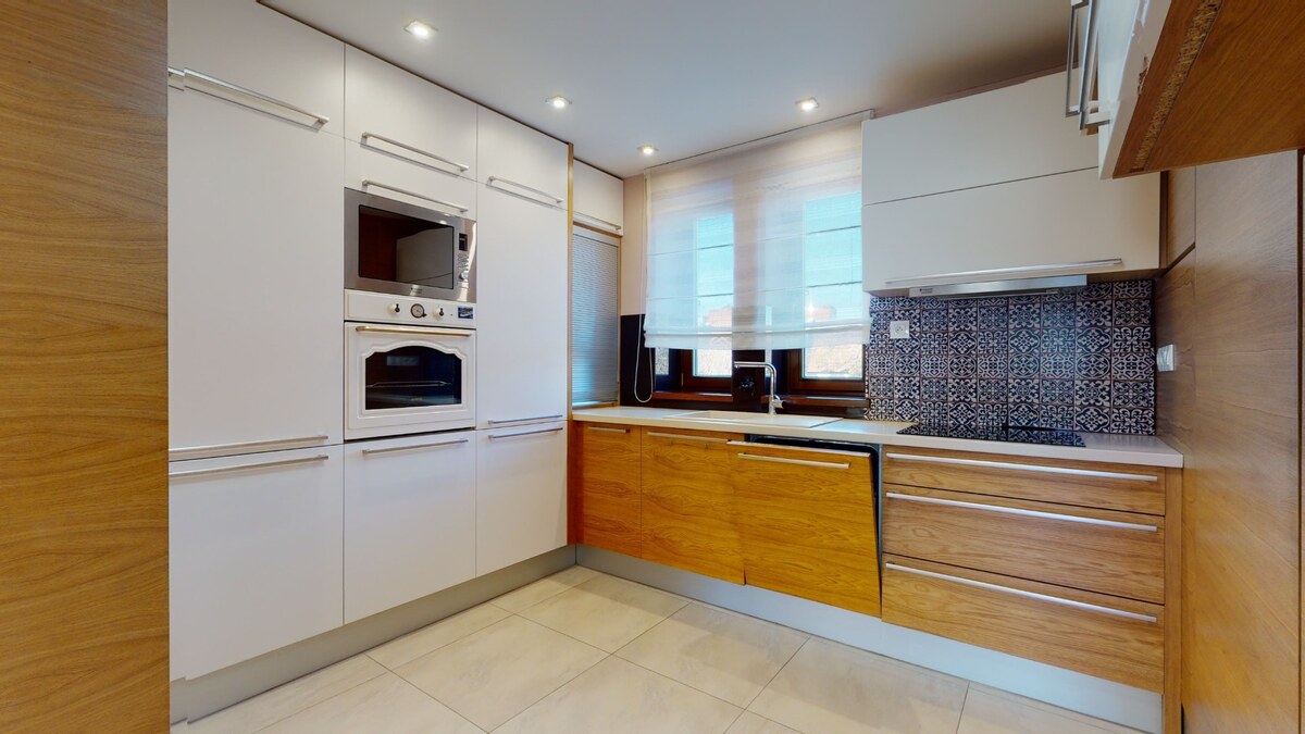 NA PRENÁJOM MODERNE ZREKONŠTRUOVANÝ 3 IZBOVÝ BYT + GARÁŽ V CENTRE — foto 3