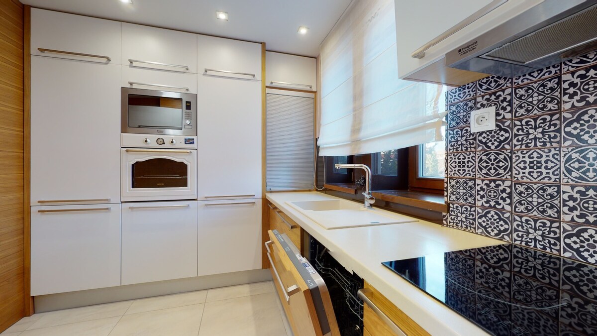 NA PRENÁJOM MODERNE ZREKONŠTRUOVANÝ 3 IZBOVÝ BYT + GARÁŽ V CENTRE — foto 4