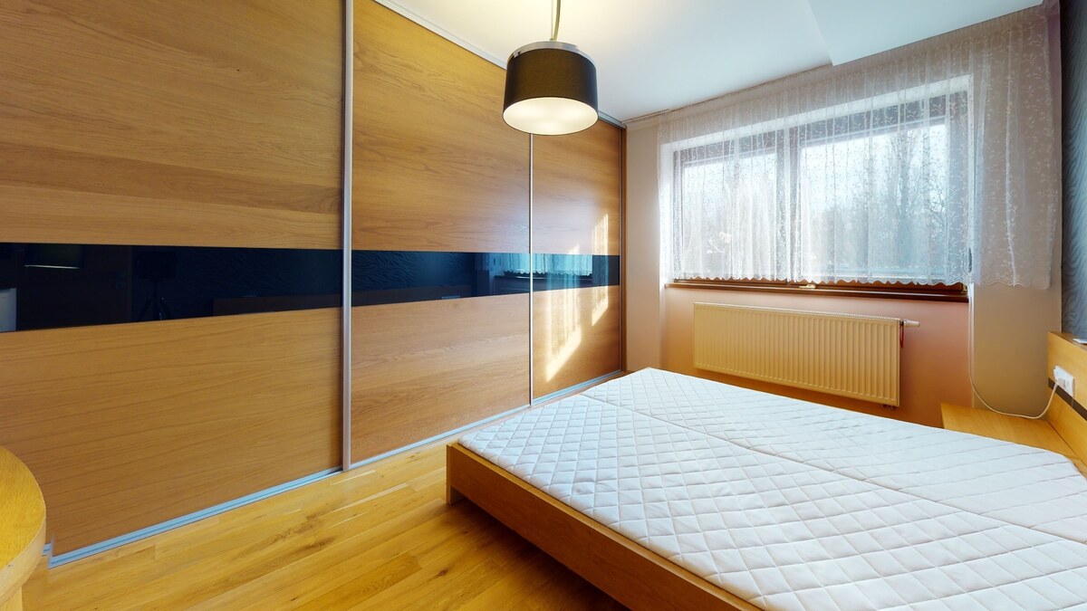 NA PRENÁJOM MODERNE ZREKONŠTRUOVANÝ 3 IZBOVÝ BYT + GARÁŽ V CENTRE — foto 7