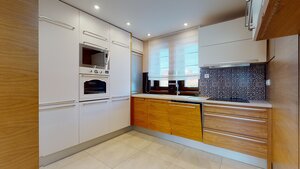 NA PRENÁJOM MODERNE ZREKONŠTRUOVANÝ 3 IZBOVÝ BYT + GARÁŽ V CENTRE — foto 3