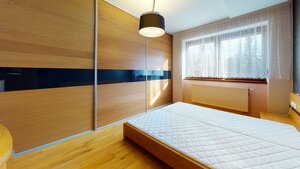 NA PRENÁJOM MODERNE ZREKONŠTRUOVANÝ 3 IZBOVÝ BYT + GARÁŽ V CENTRE — foto 7