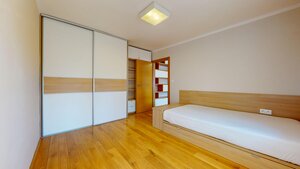NA PRENÁJOM MODERNE ZREKONŠTRUOVANÝ 3 IZBOVÝ BYT + GARÁŽ V CENTRE — foto 8