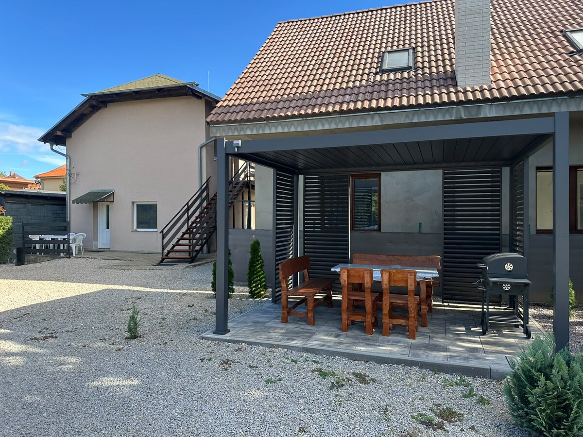 Na predaj : PRVÝ  PENZIÓN  pri kúpalisku . Podhájska — foto 2