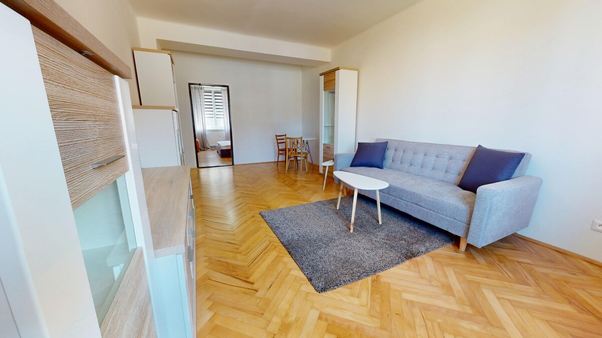 PRENÁJOM 2 izbový, zariadený byt pri nemocnici v Komárne — foto 3